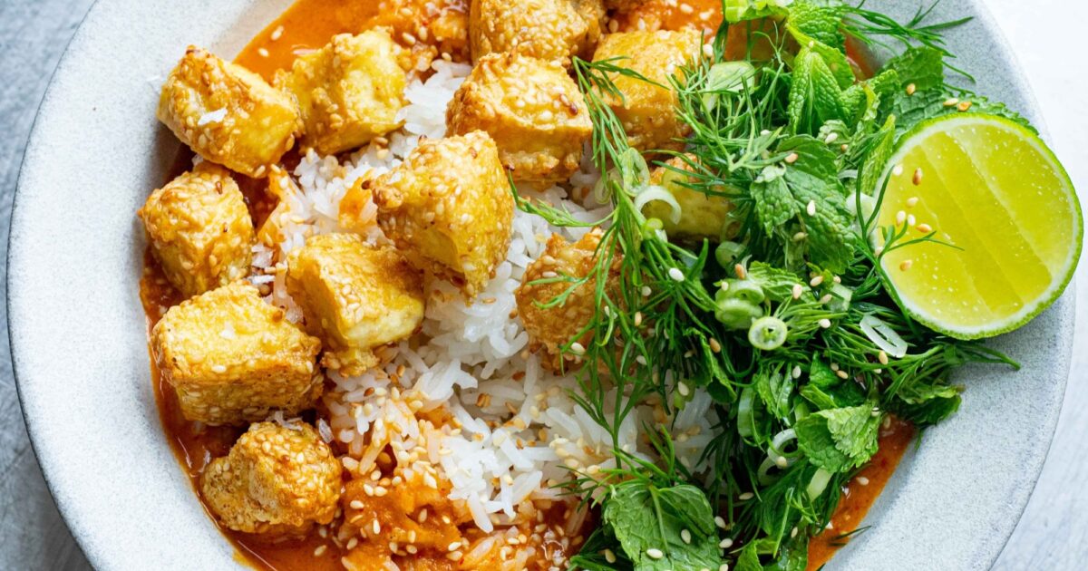 Crispy Sesame Tofu Curry & Rice | Mob